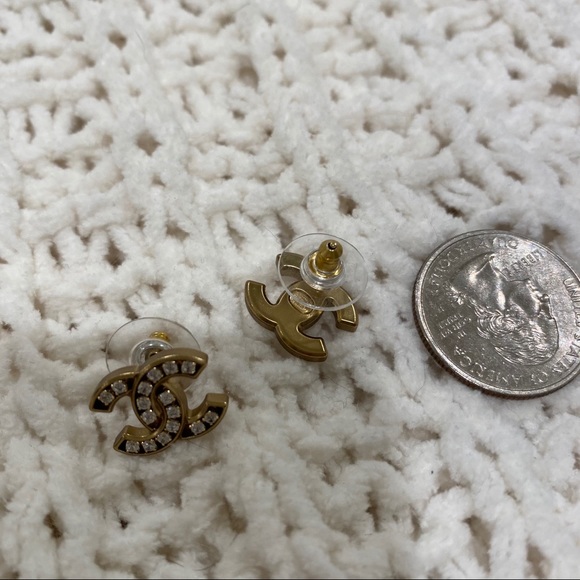 SOLD Chanel cc crystal earrings aged gold tone - Picture 5 of 7